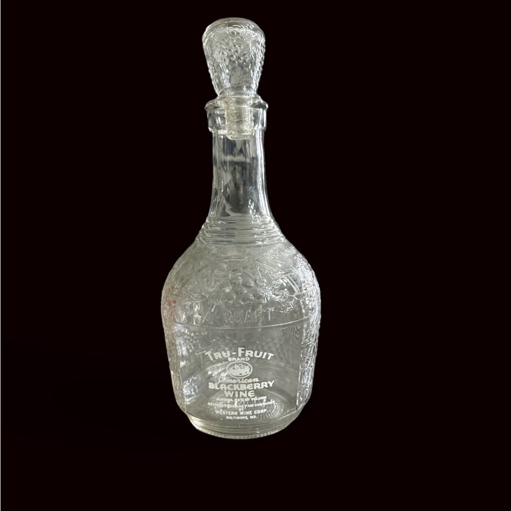 Vintage Tru-Fruit Black Berry Wine decanter 4/5 Quart